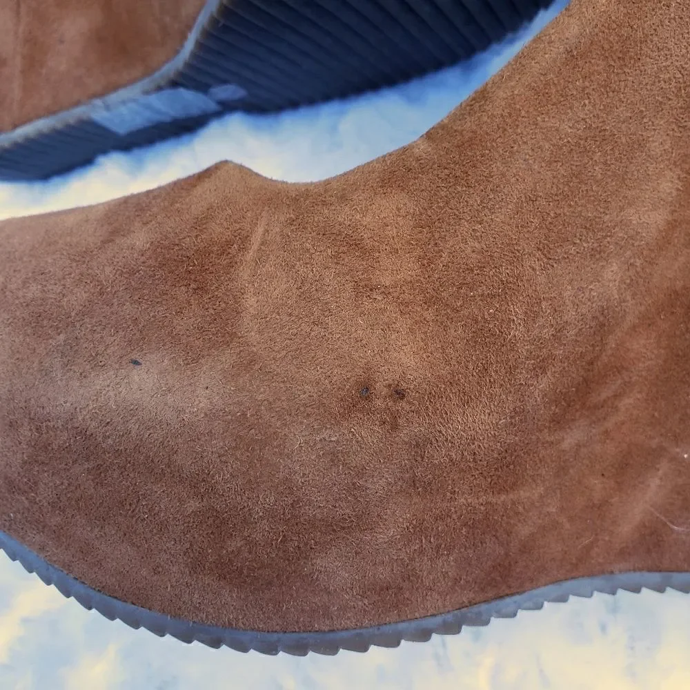 Aldo size 10 faux suede wedge heel